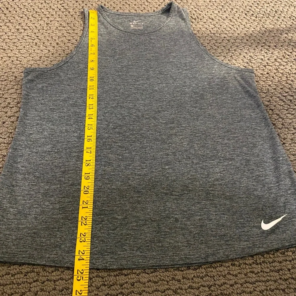 NIKE Dri-Fit Tomboy Tank Size M Gray Heathered Knit Muscle Athletic Sporty